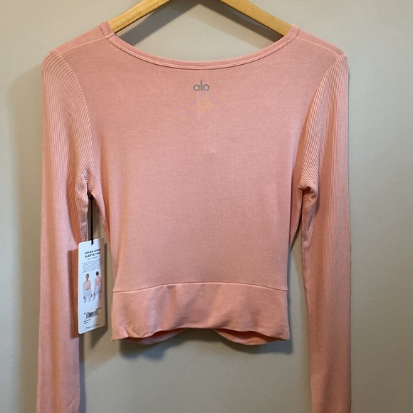 Alo Yoga Cover Long Sleeve Top in Powder Pink. Size M. Crop top. Yoga top - Picture 4 of 7